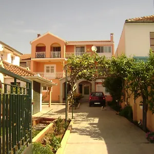 apartments-tutina.hotelinzadar.com/